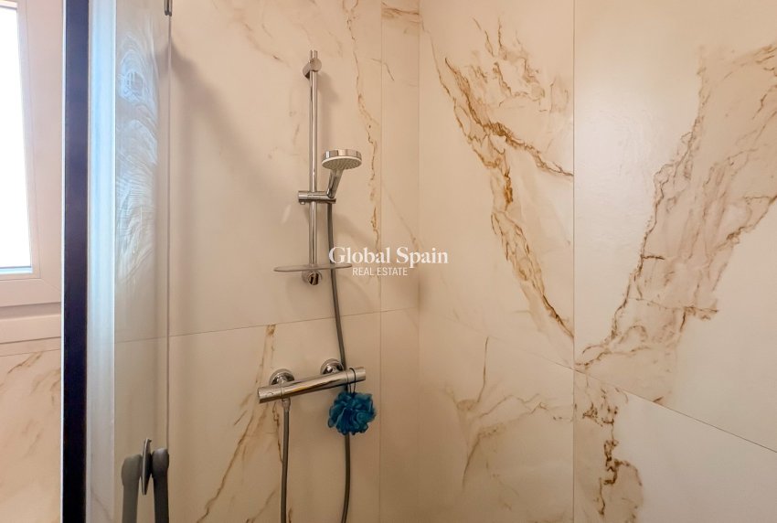 Revente - VILLA -
CATRAL - Catral