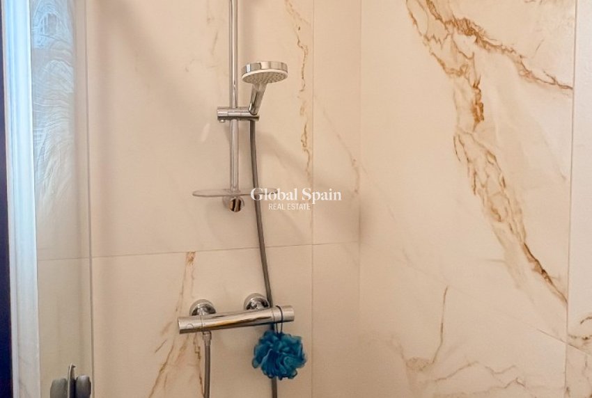 Revente - VILLA -
CATRAL - Catral