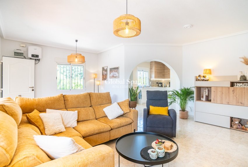 Revente - VILLA -
CATRAL - Catral