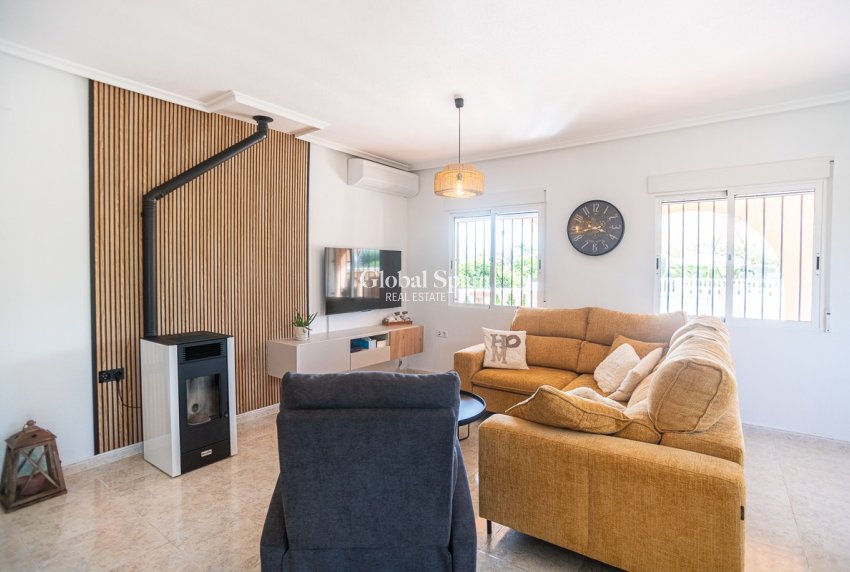 Revente - VILLA -
CATRAL - Catral