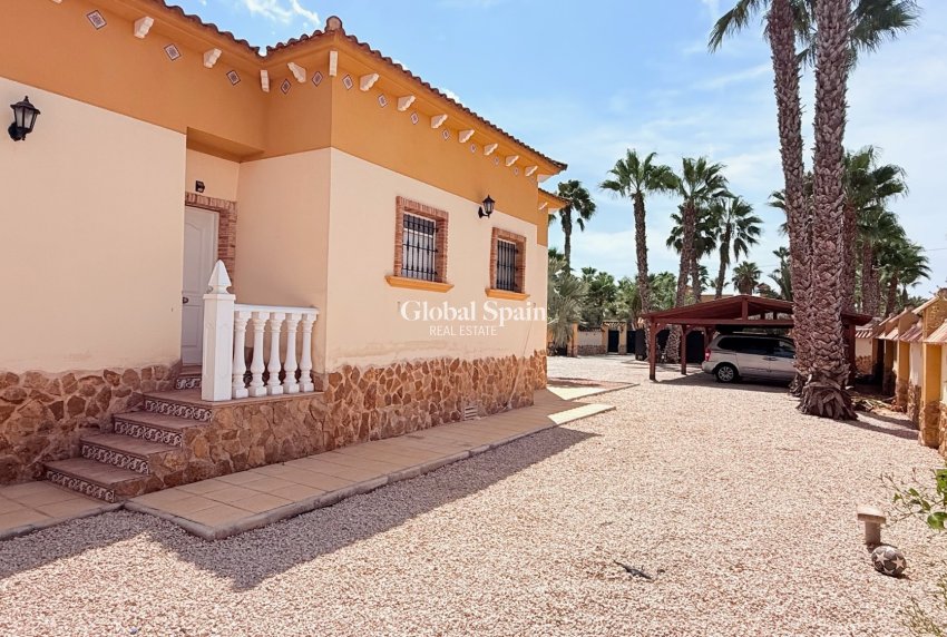 Revente - VILLA -
CATRAL