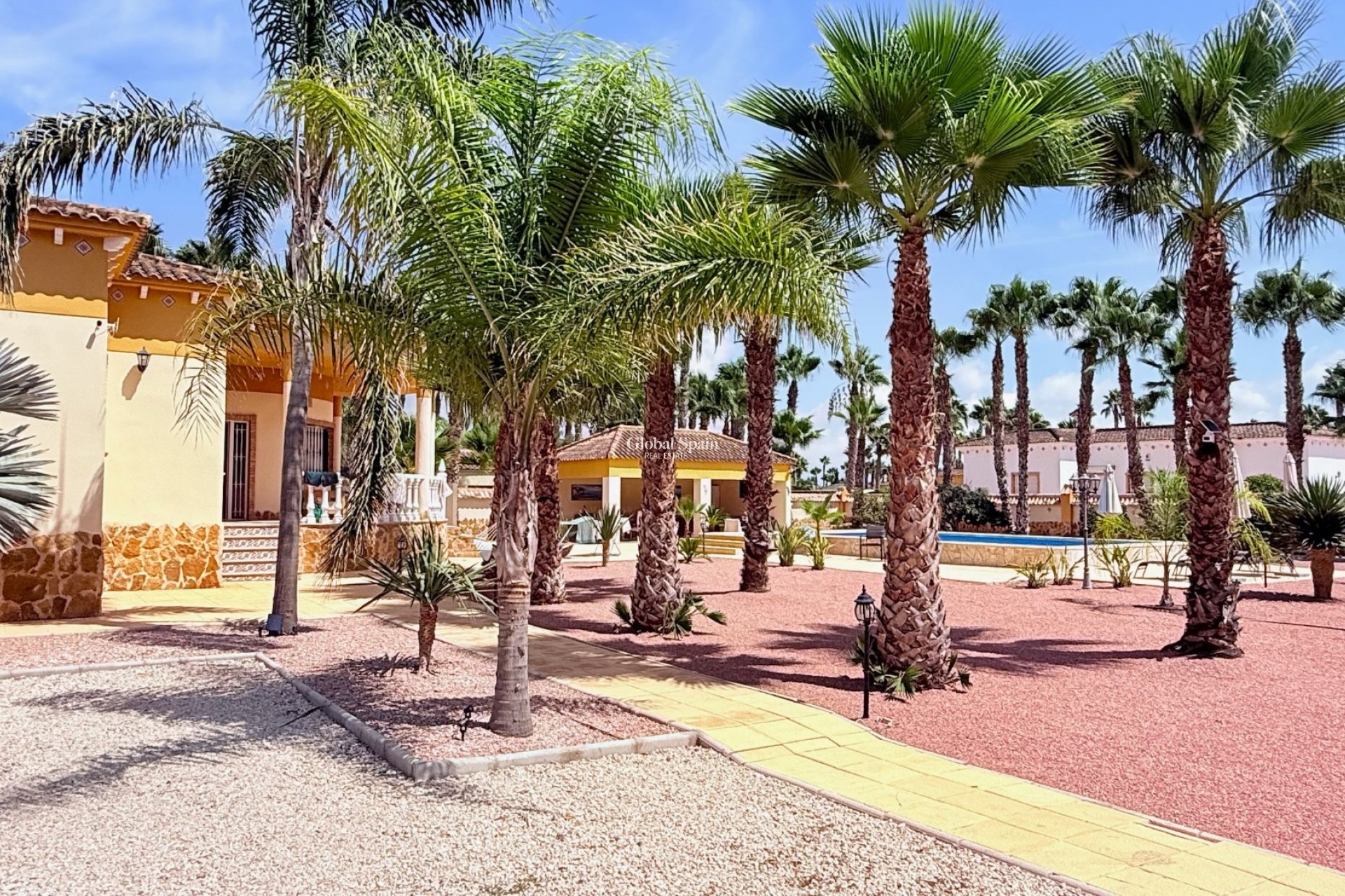 Revente - VILLA -
CATRAL
