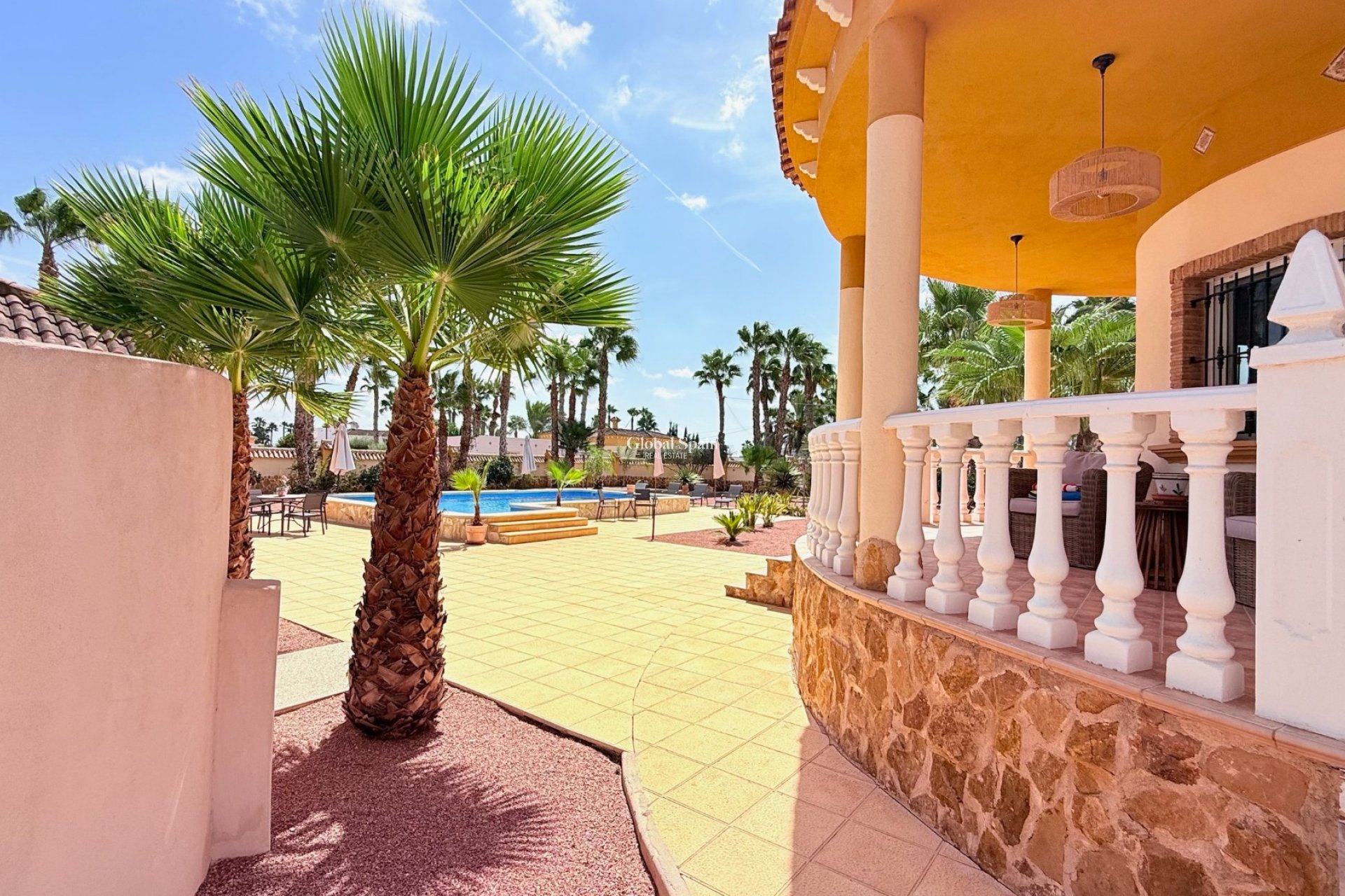 Revente - VILLA -
CATRAL