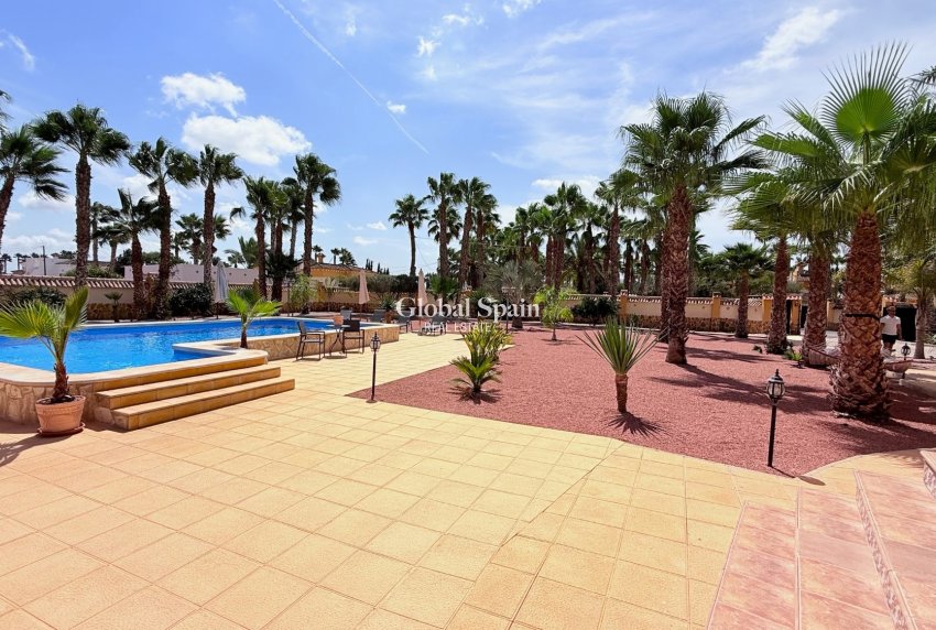 Revente - VILLA -
CATRAL