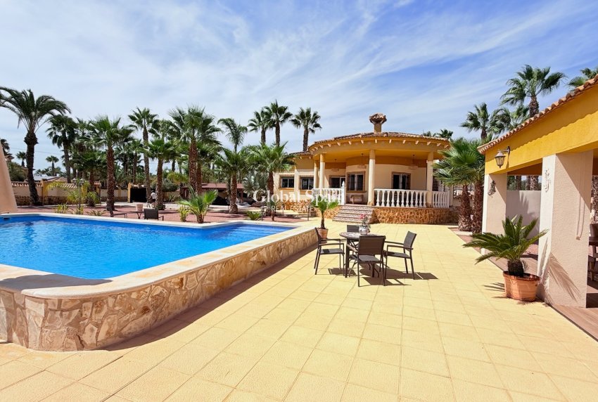 Revente - VILLA -
CATRAL