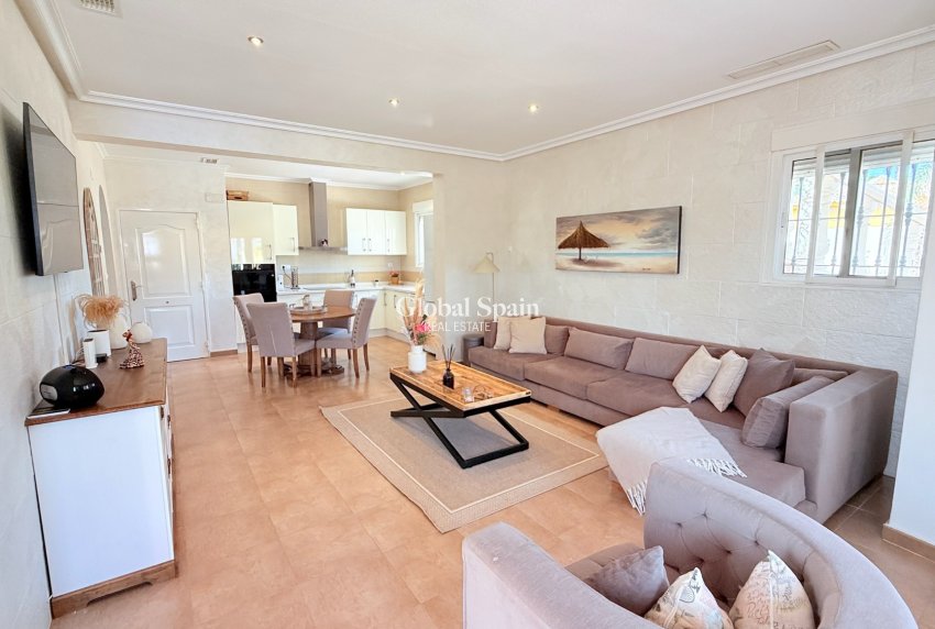 Revente - VILLA -
CATRAL