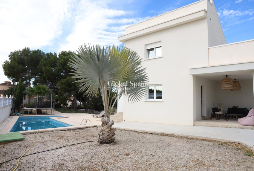 Revente - VILLA -
CIUDAD QUESADA