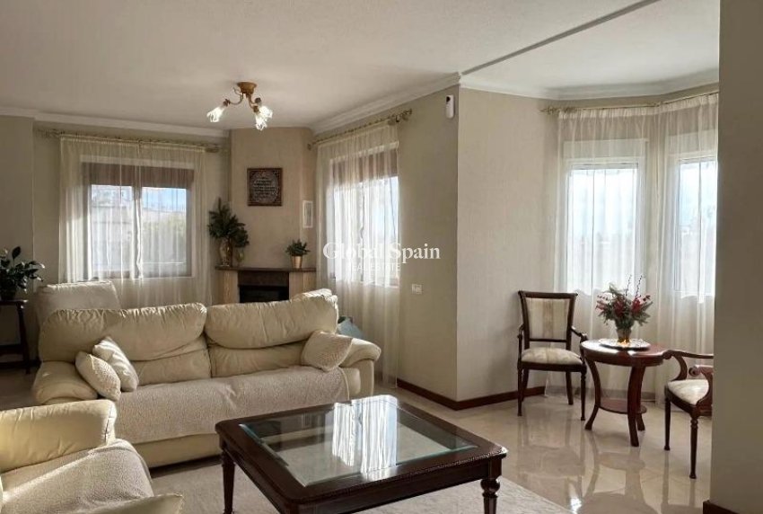 Revente - VILLA -
CIUDAD QUESADA