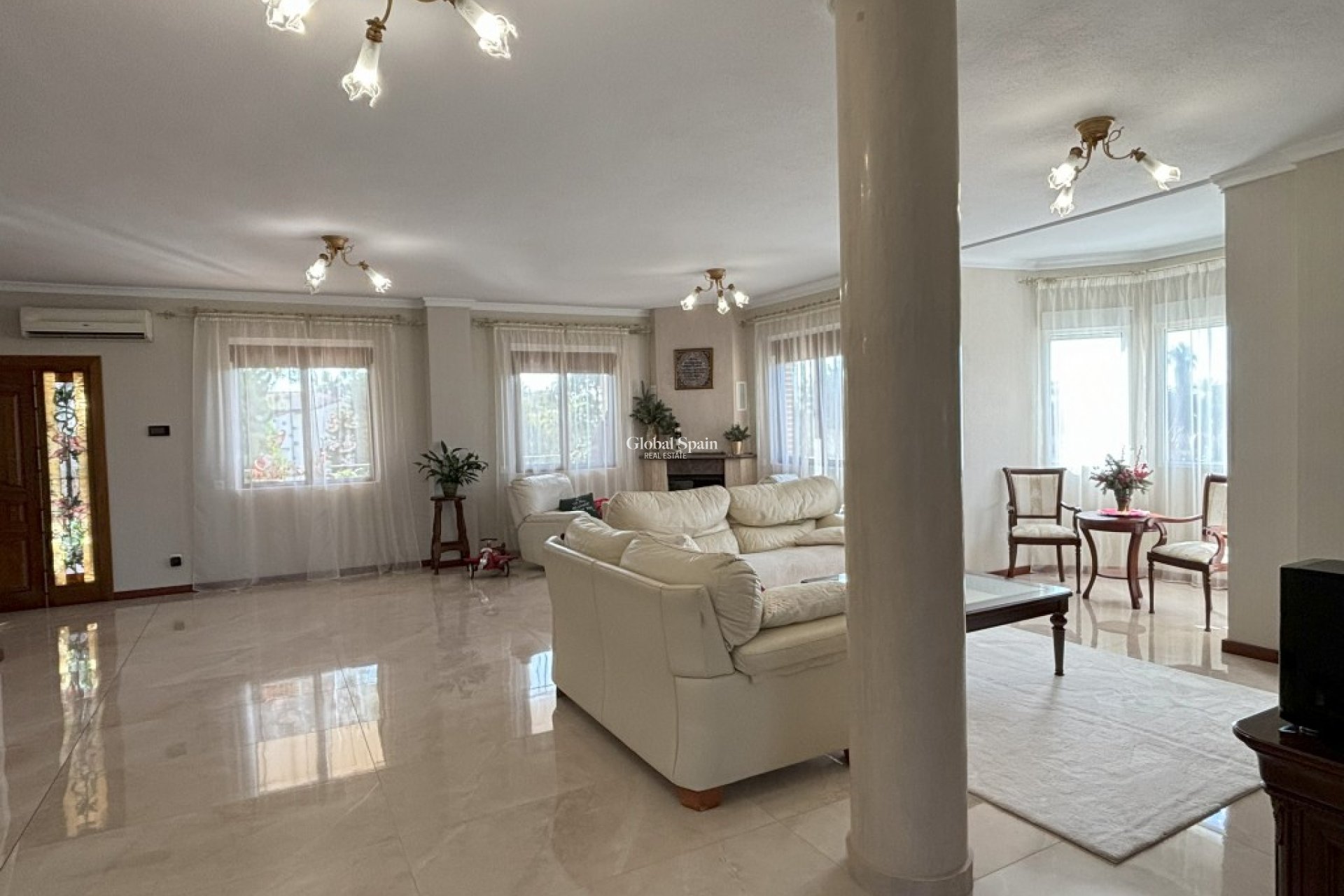 Revente - VILLA -
CIUDAD QUESADA