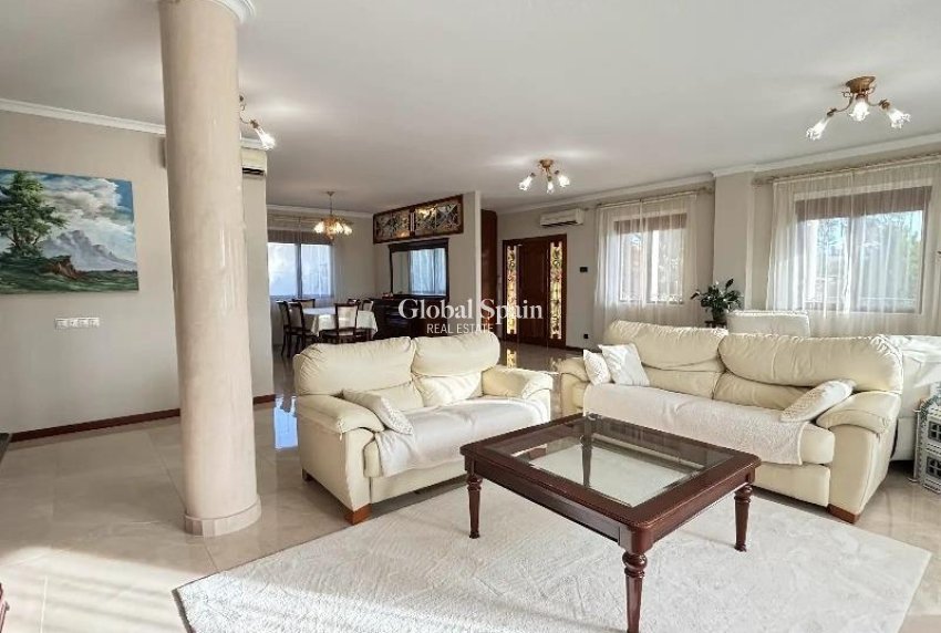 Revente - VILLA -
CIUDAD QUESADA