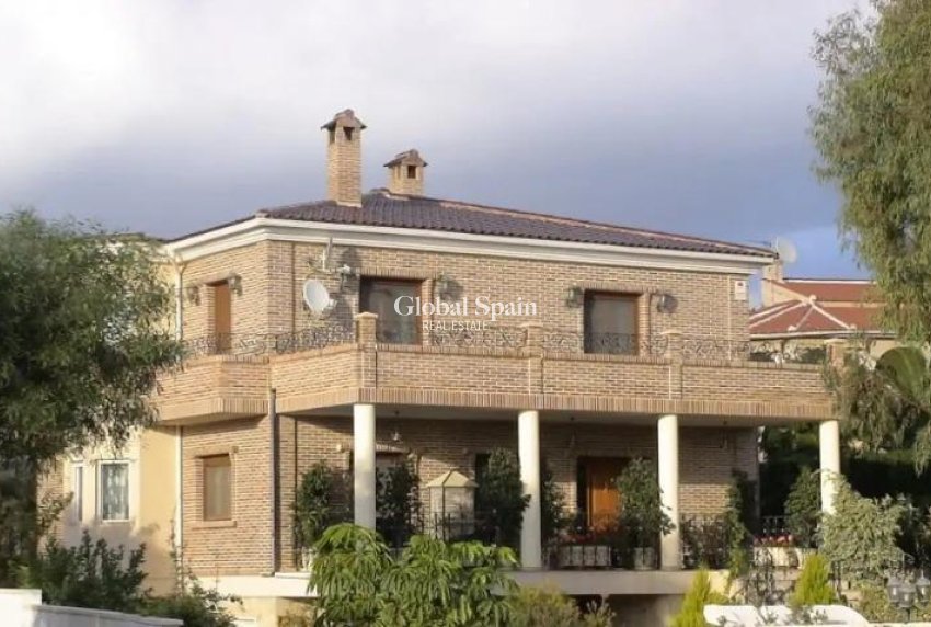 Revente - VILLA -
CIUDAD QUESADA