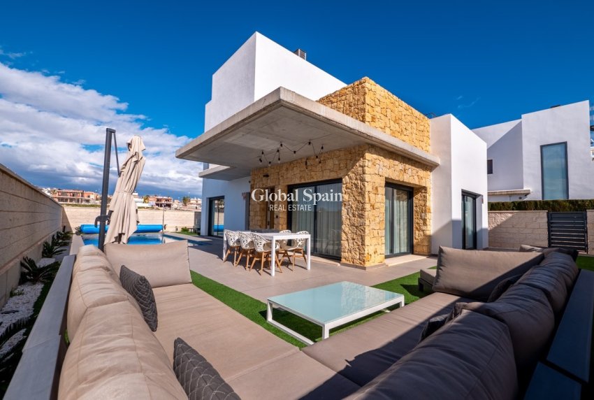 Revente - VILLA -
CIUDAD QUESADA