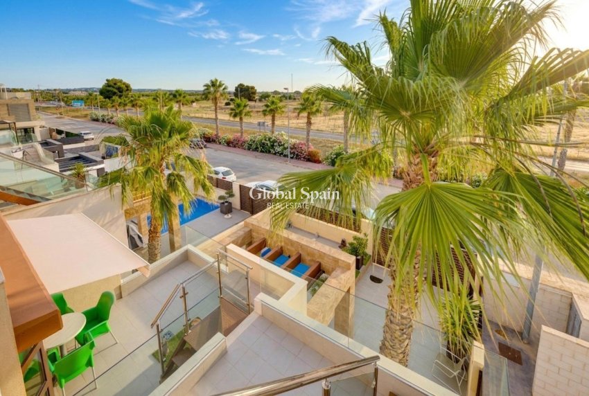 Revente - VILLA -
CIUDAD QUESADA