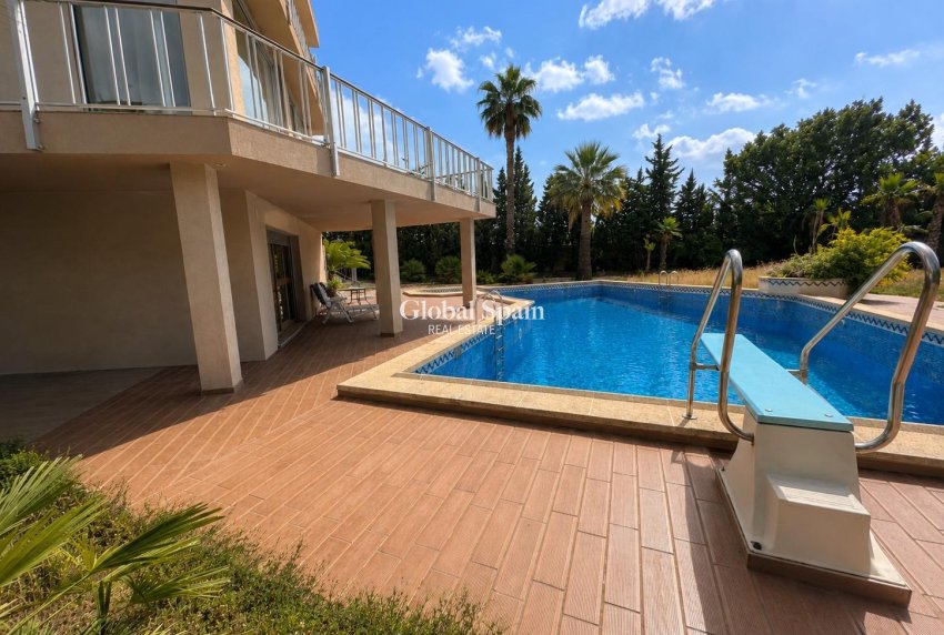 Revente - VILLA -
CIUDAD QUESADA
