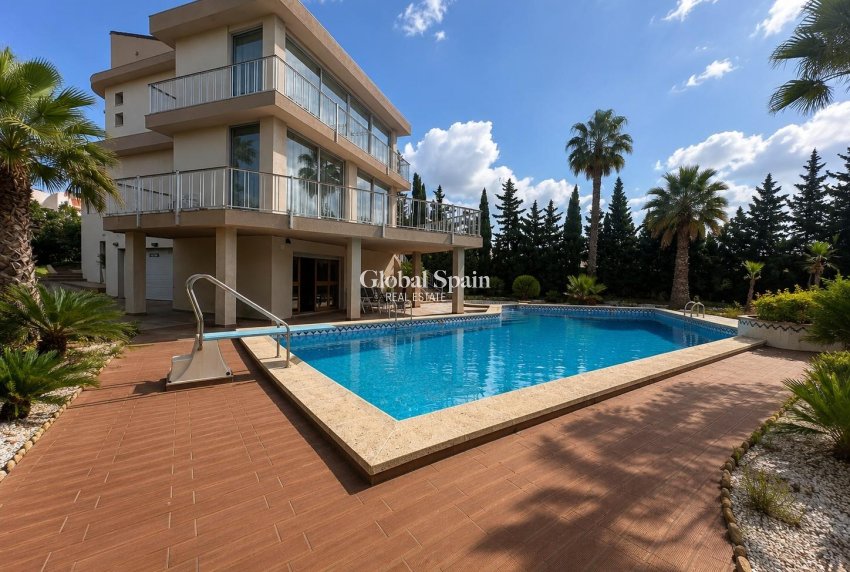 Revente - VILLA -
CIUDAD QUESADA