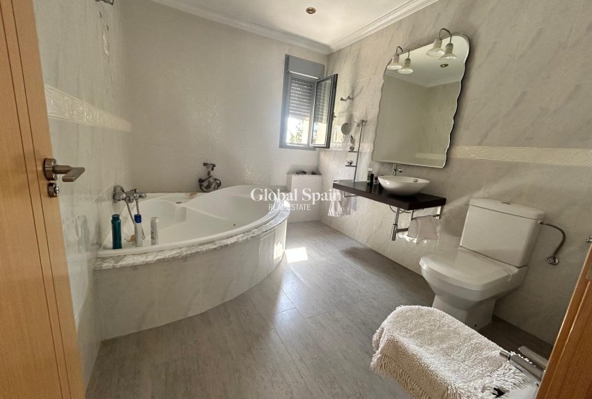 Revente - VILLA -
CIUDAD QUESADA