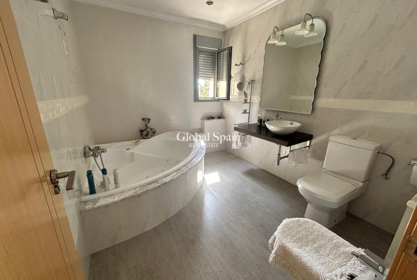 Revente - VILLA -
CIUDAD QUESADA