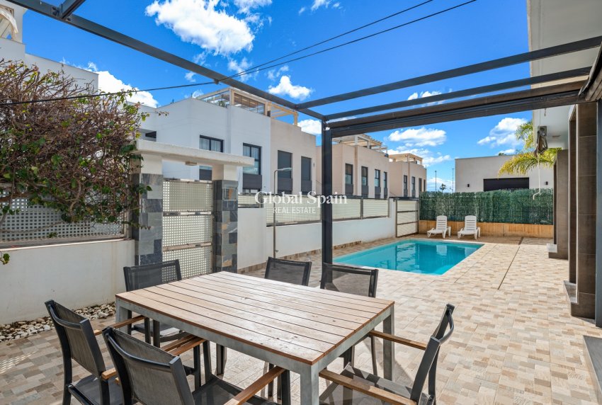 Revente - VILLA -
CIUDAD QUESADA