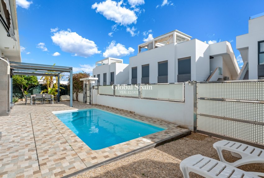 Revente - VILLA -
CIUDAD QUESADA