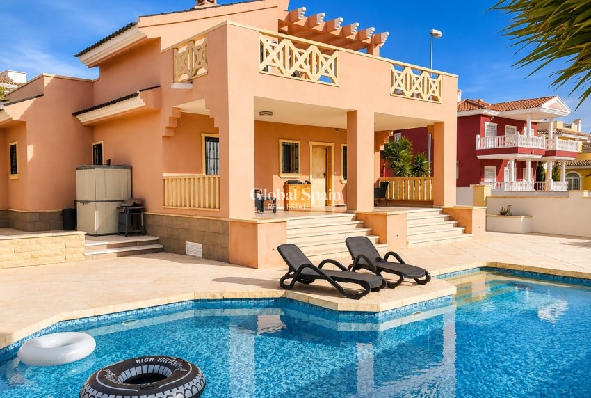 Revente - VILLA -
CIUDAD QUESADA
