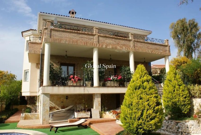 Revente - VILLA -
CIUDAD QUESADA