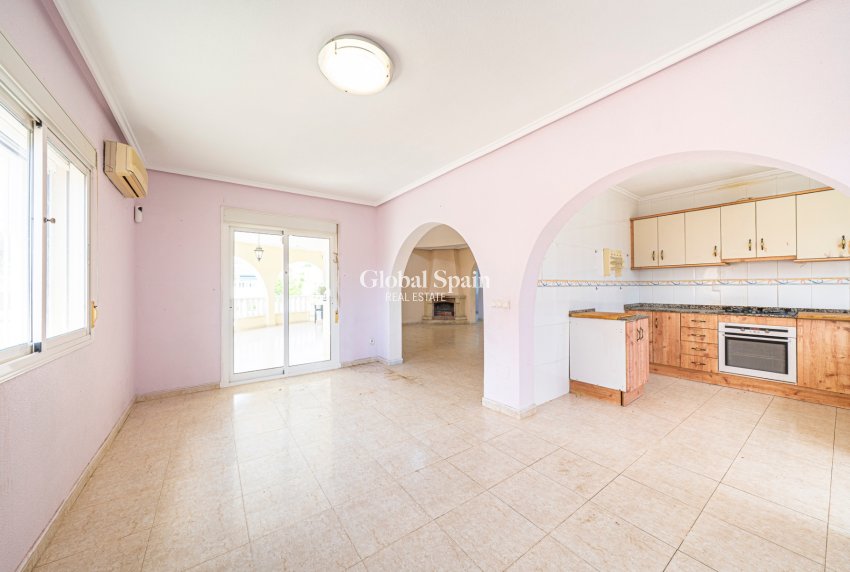 Revente - VILLA -
CIUDAD QUESADA