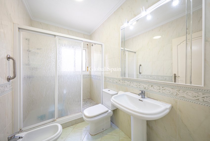 Revente - VILLA -
CIUDAD QUESADA
