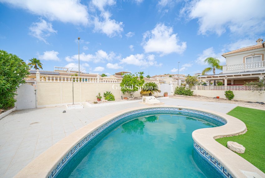 Revente - VILLA -
CIUDAD QUESADA