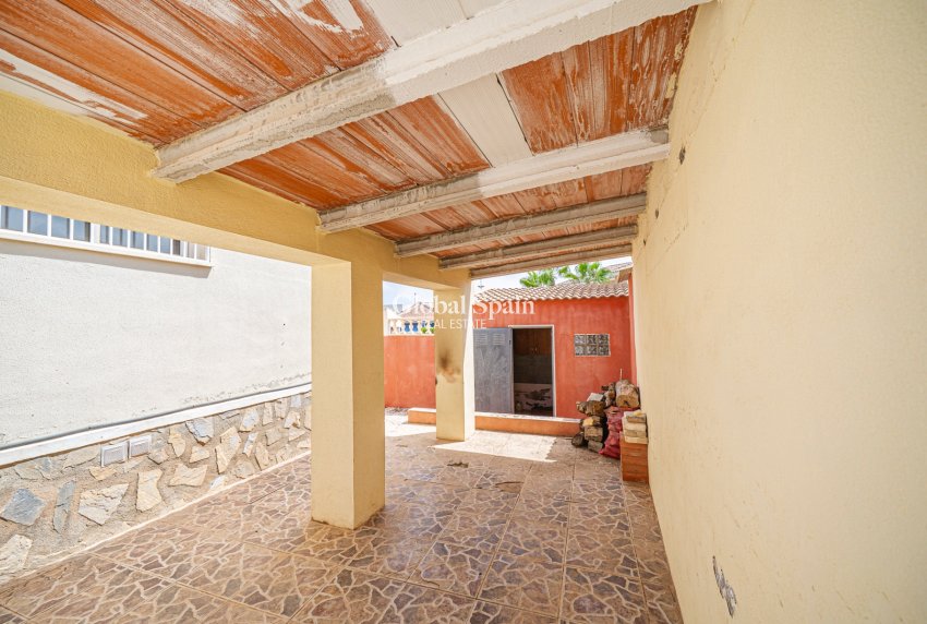 Revente - VILLA -
CIUDAD QUESADA