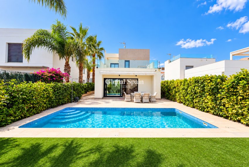 Revente - VILLA -
CIUDAD QUESADA