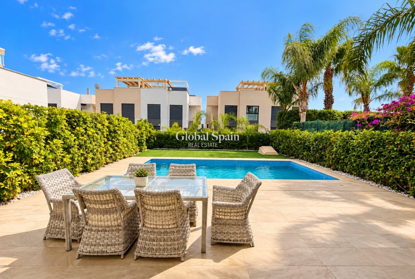 Revente - VILLA -
CIUDAD QUESADA