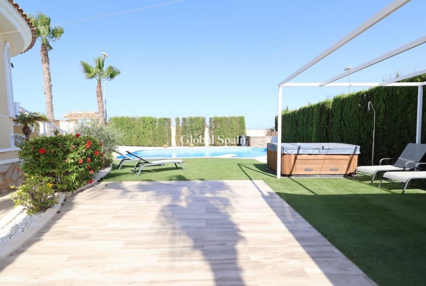 Revente - Villa -
CIUDAD QUESADA