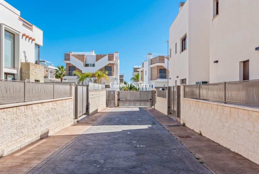 Revente - Villa -
CIUDAD QUESADA