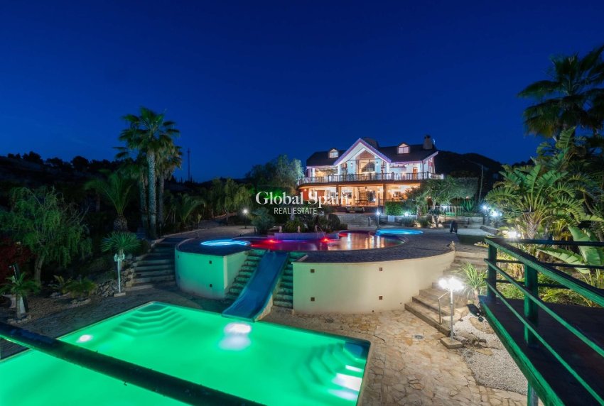 Revente - Villa -
Costa Blanca - Orihuela Costa