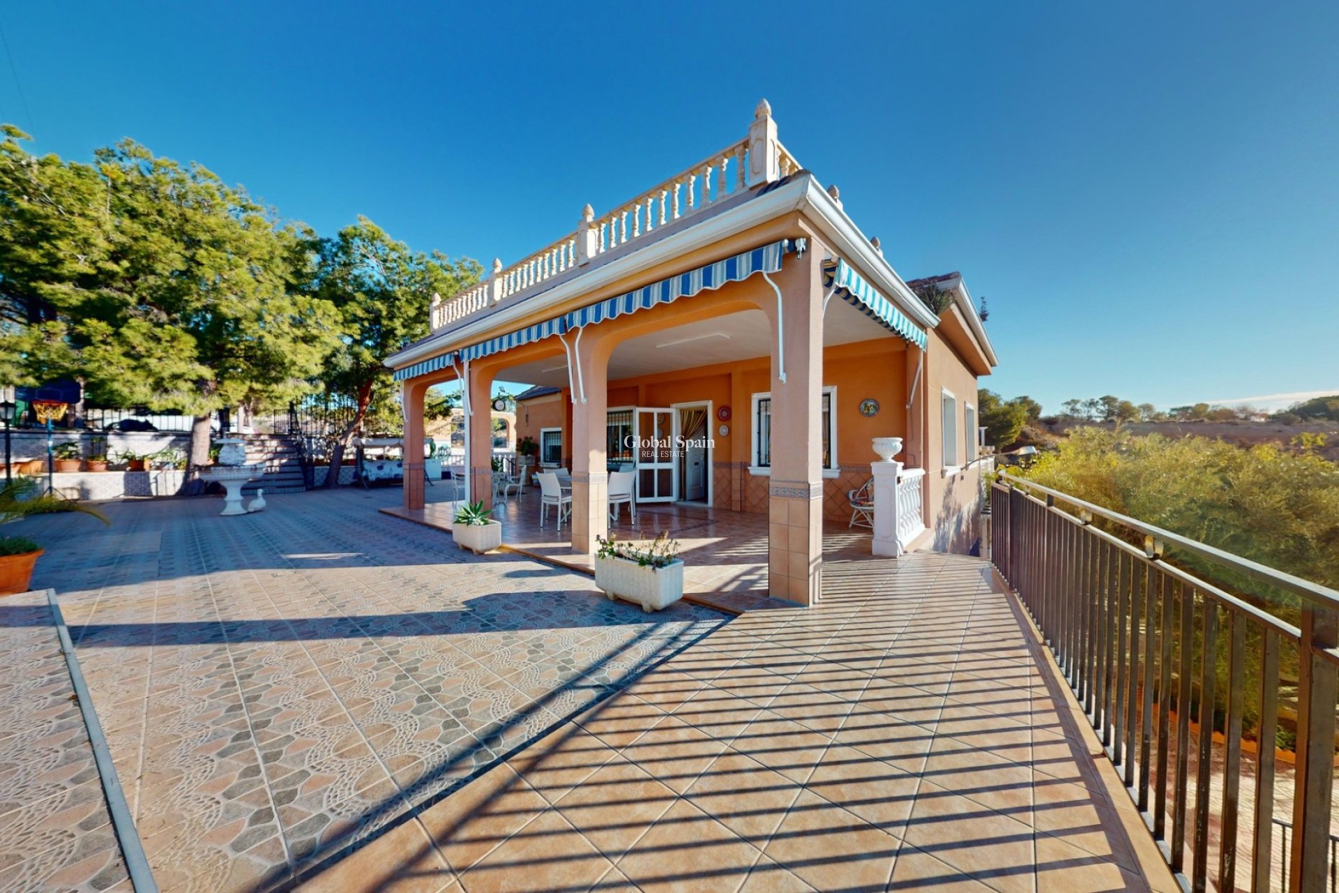 Revente - VILLA -
CREVILLENTE - Inland