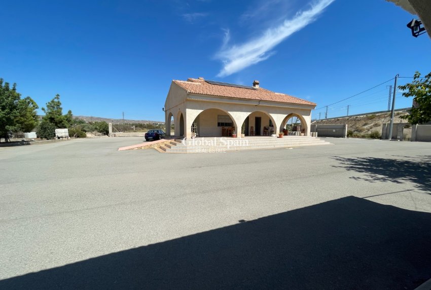 Revente - VILLA -
CREVILLENTE - Inland