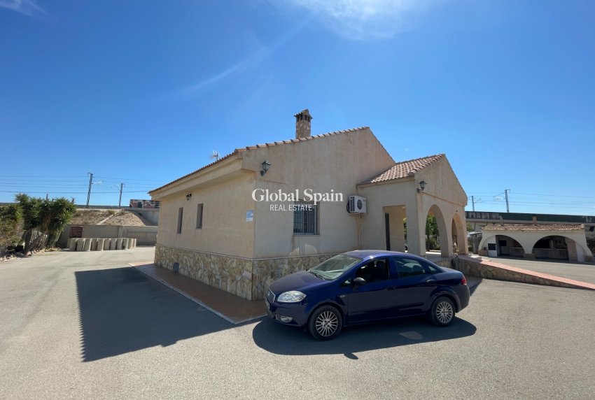 Revente - VILLA -
CREVILLENTE - Inland