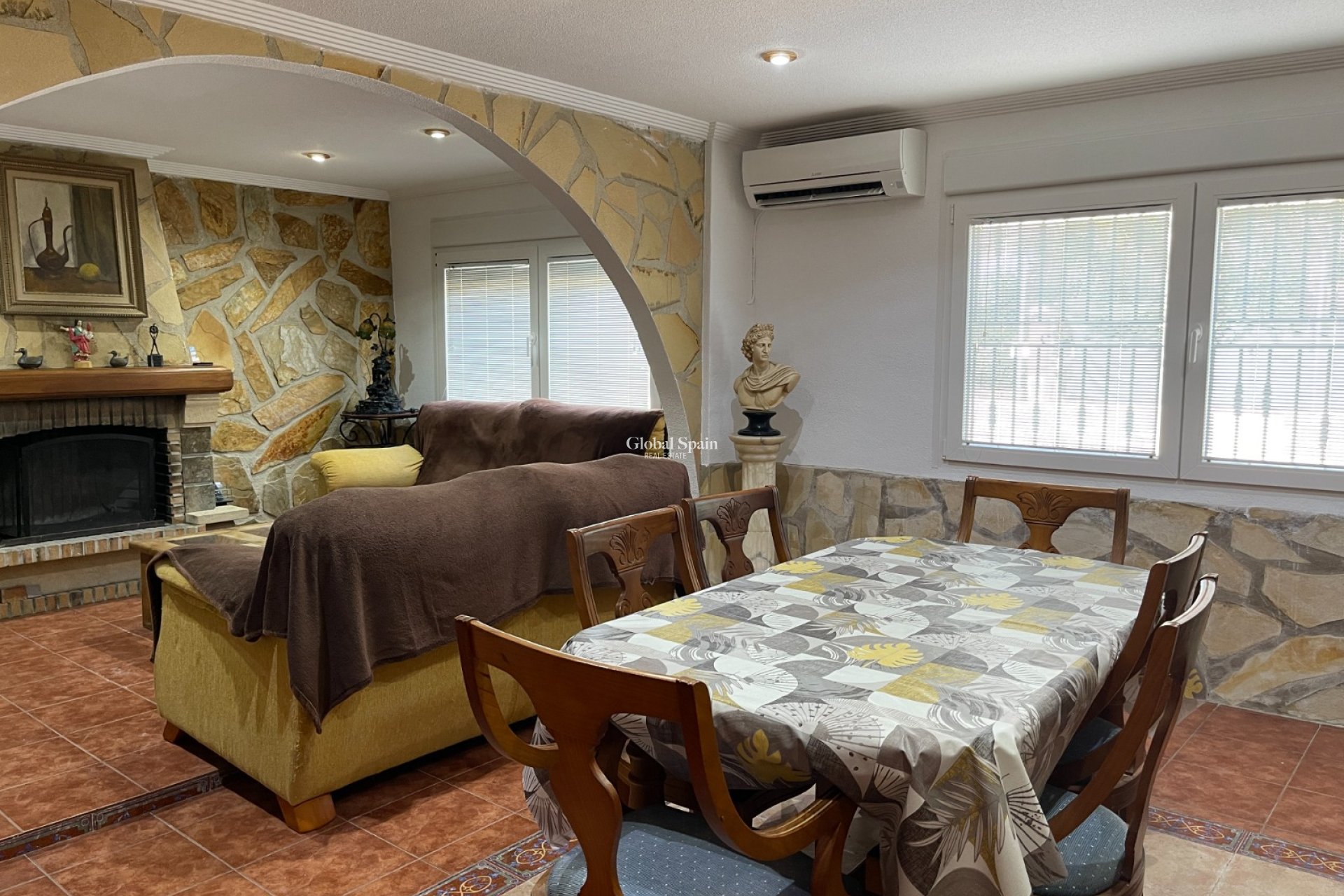 Revente - VILLA -
CREVILLENTE - Inland