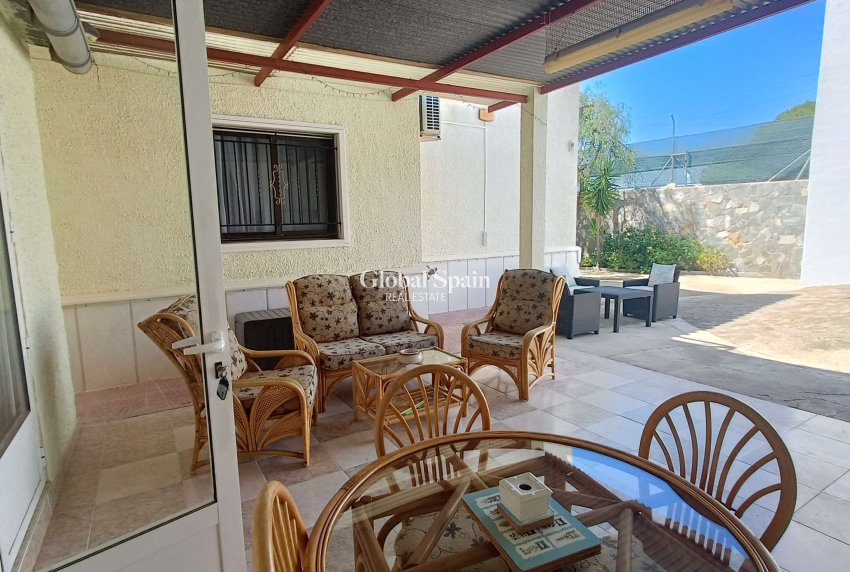 Revente - VILLA -
CREVILLENTE - Inland