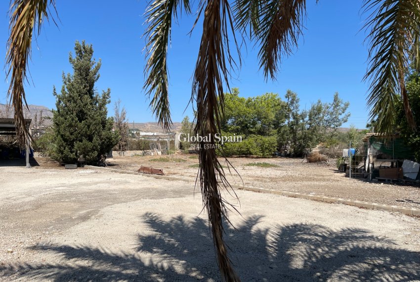 Revente - VILLA -
CREVILLENTE - Inland