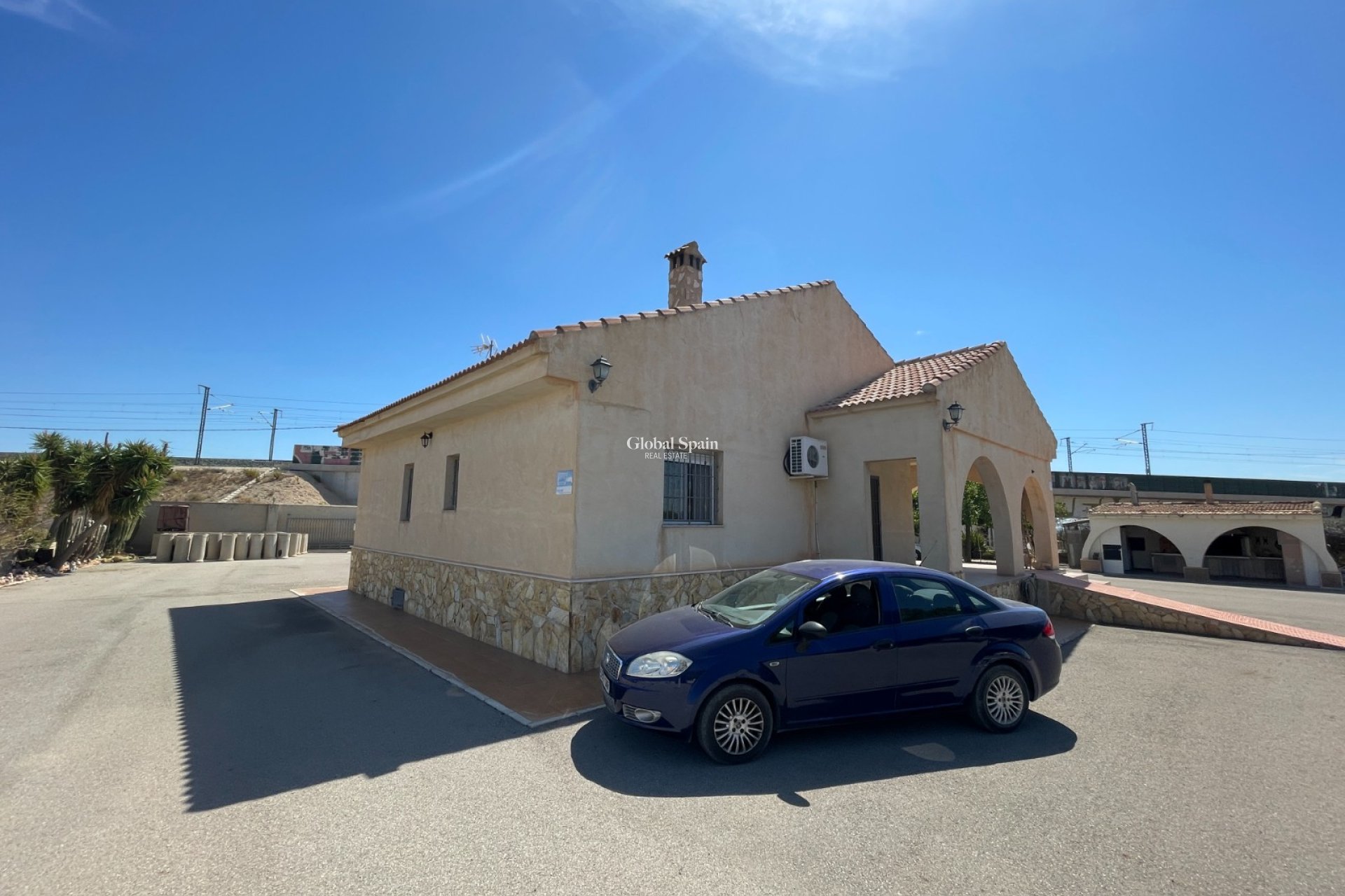 Revente - VILLA -
CREVILLENTE - Inland
