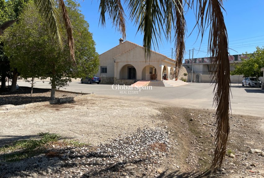 Revente - VILLA -
CREVILLENTE - Inland