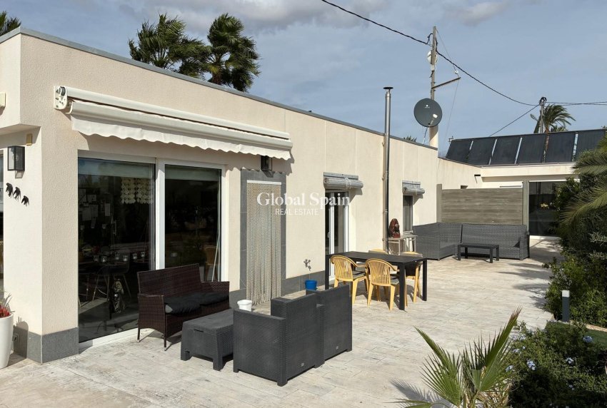Revente - VILLA -
CREVILLENTE