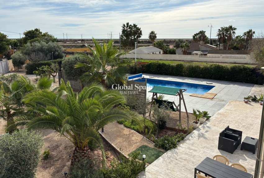 Revente - VILLA -
CREVILLENTE
