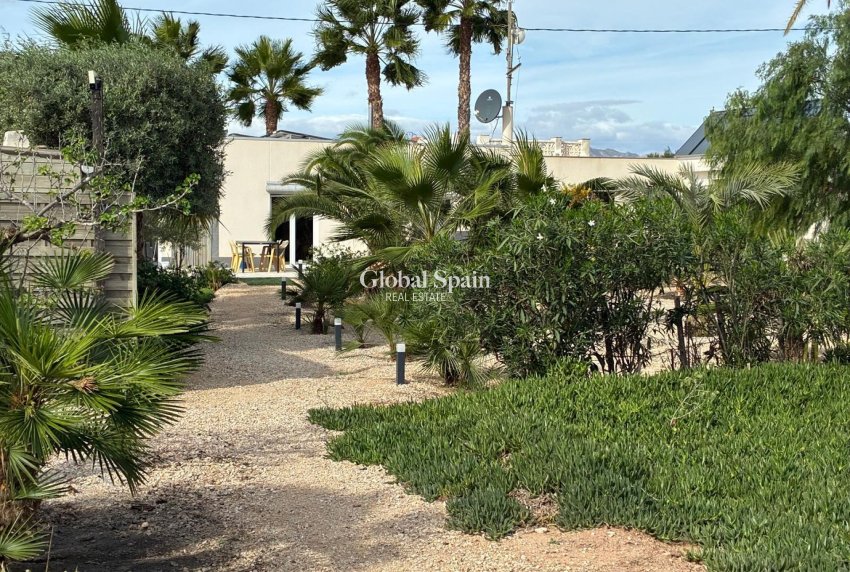Revente - VILLA -
CREVILLENTE