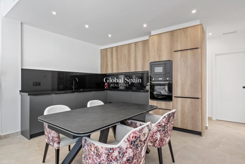 Revente - VILLA -
DAYA NUEVA - Costa Blanca South