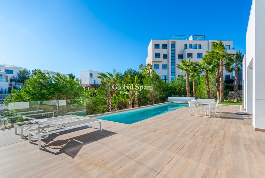 Revente - VILLA -
DEHESA DE CAMPOAMOR - Costa Blanca