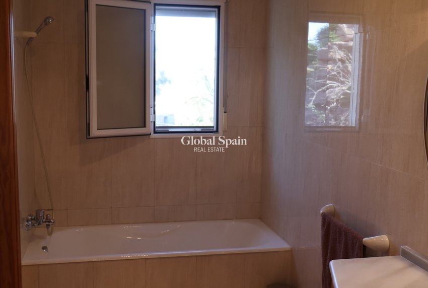 Revente - VILLA -
DENIA - Inland