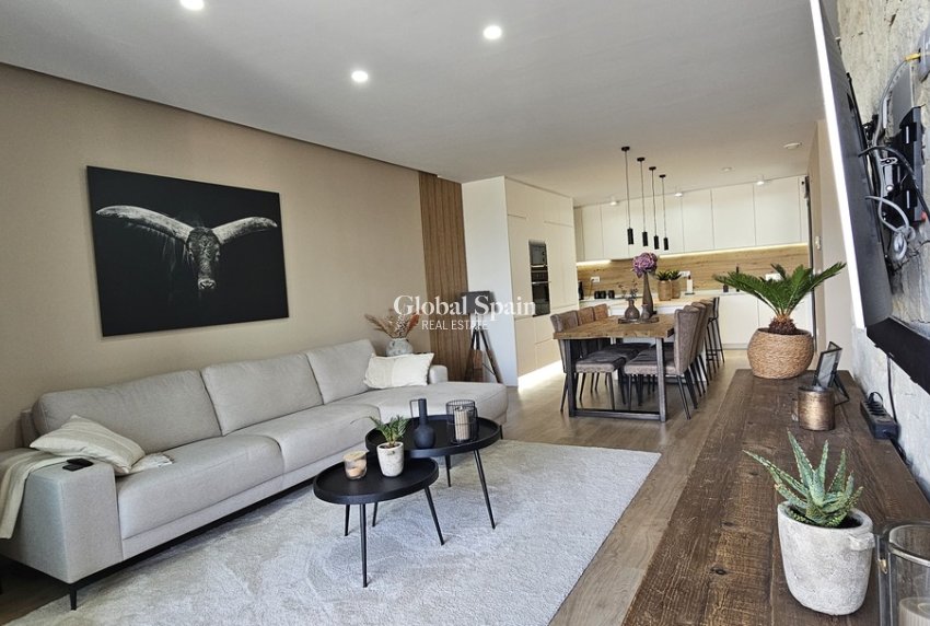 Revente - VILLA -
DOLORES - Sector 4