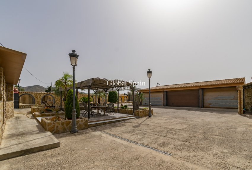 Revente - VILLA -
EL BEAL - Inland